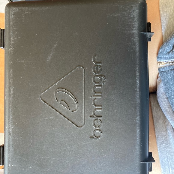 ✨SOLD✨3 brand new beheinger microphones in case - Picture 2 of 2